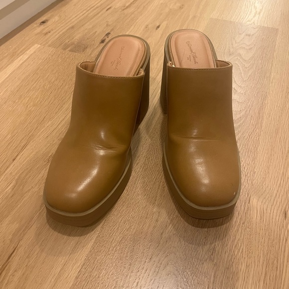 Tan platform clogs (Target/Universal Thread) - Picture 2 of 3